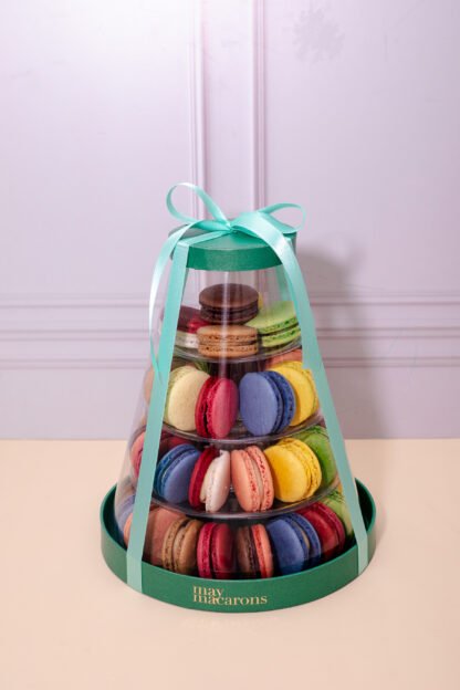 Caixa torre de macarons com 4 andares e 45 un