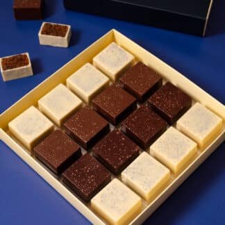 Caixa com 16 pães de mel