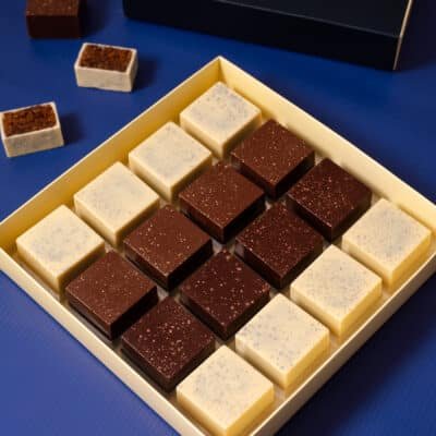 Caixa com 16 pães de mel
