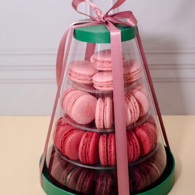 Caixa torre de macarons degradê com 4 andares e 45 unidades