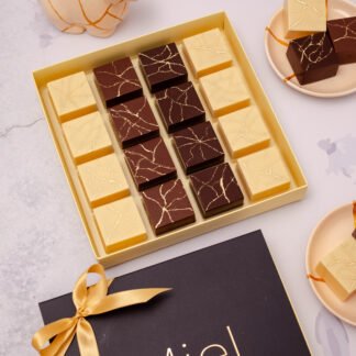 Caixa com 16 pães de mel