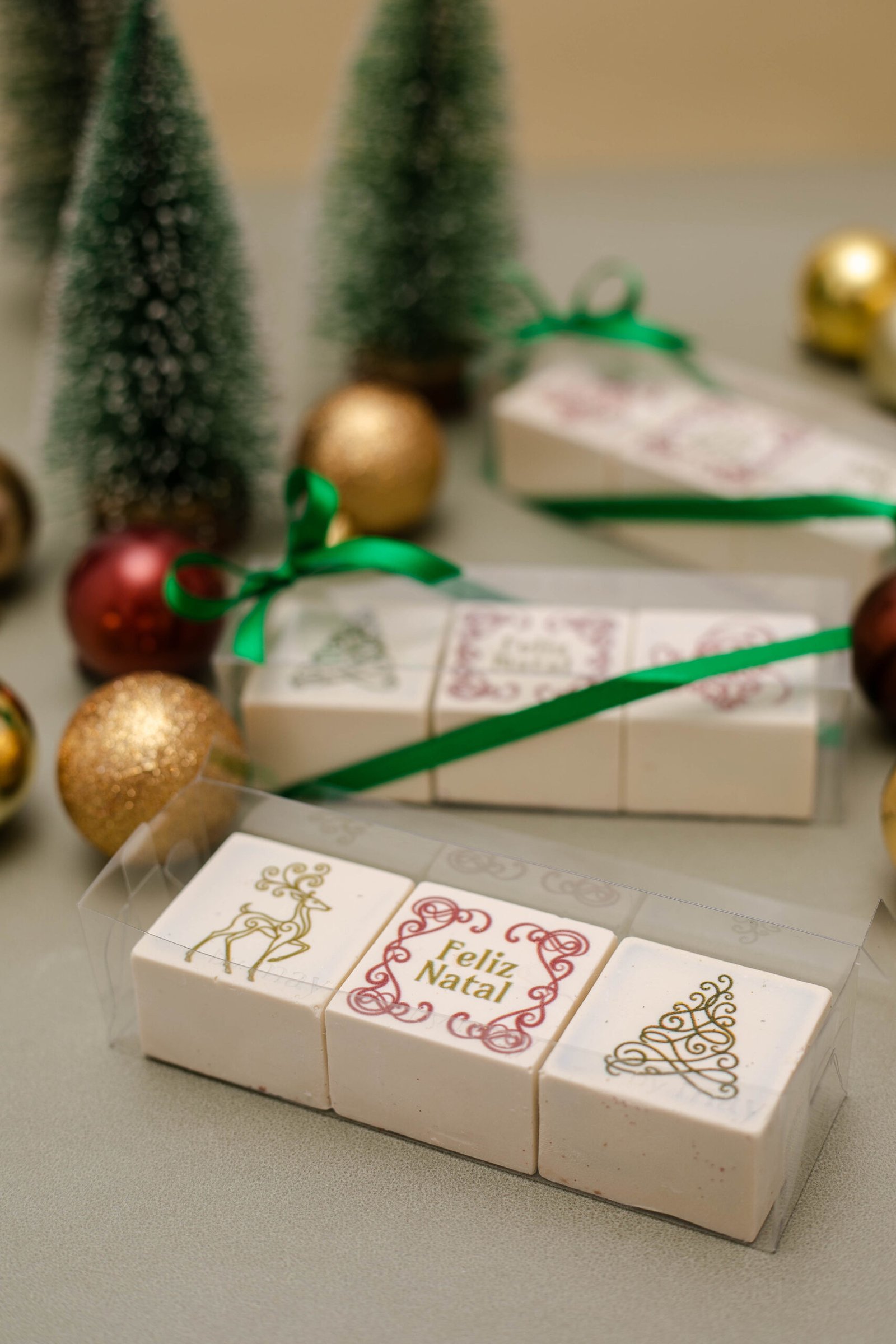 Caixa com 3 pães de mel personalizados para - Natal com molduras - Imagem 3