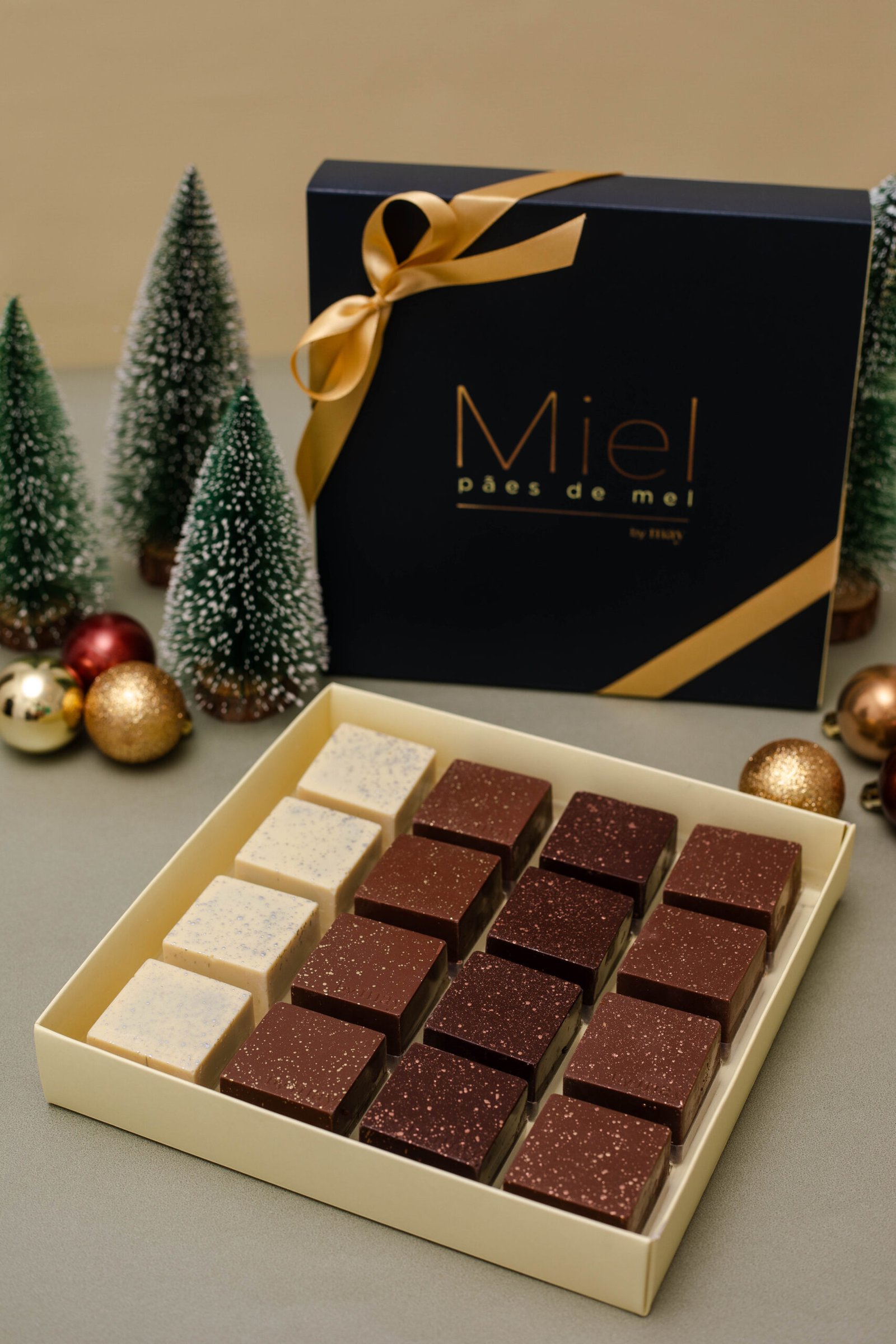 Caixa 16 pães de mel