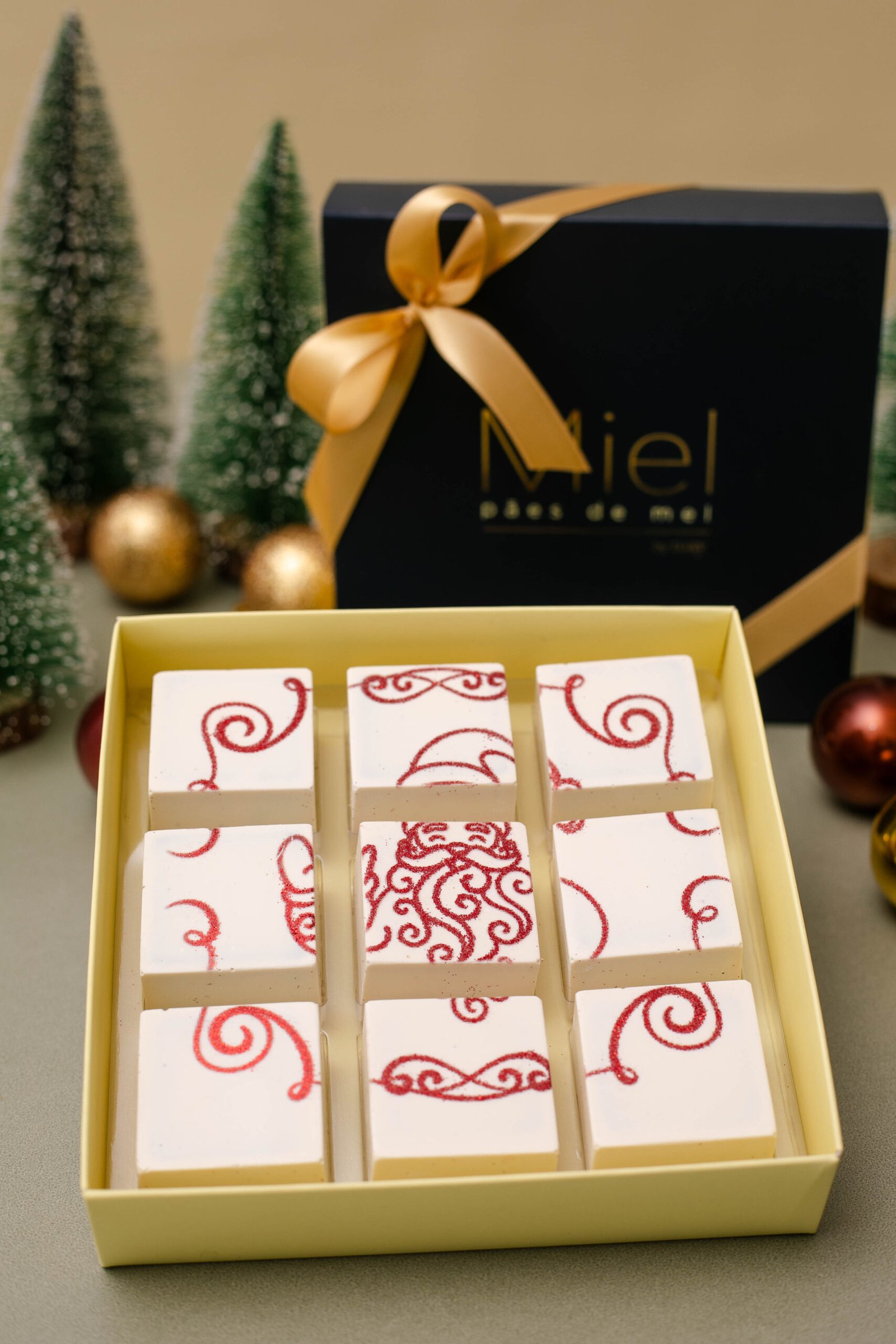 Caixa 9 pães de mel - Mosaico Papai Noel