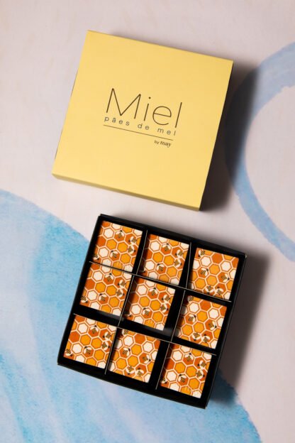 Caixa com 9 pães de mel - Abelhinhas