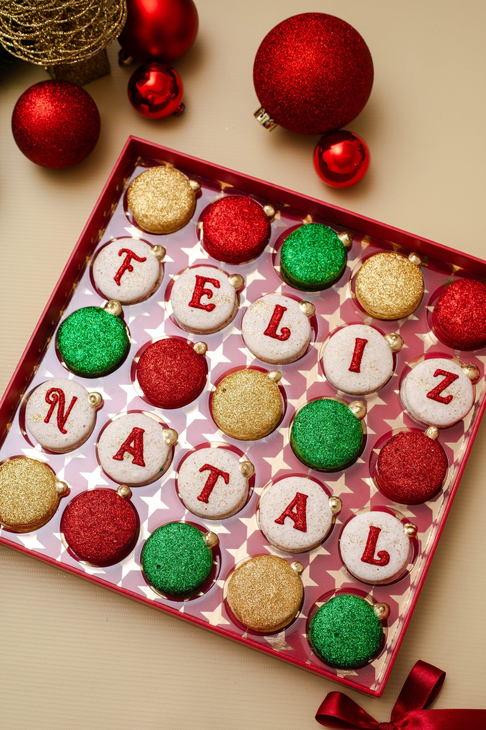 Caixa 25 macarons - Bolas de Natal