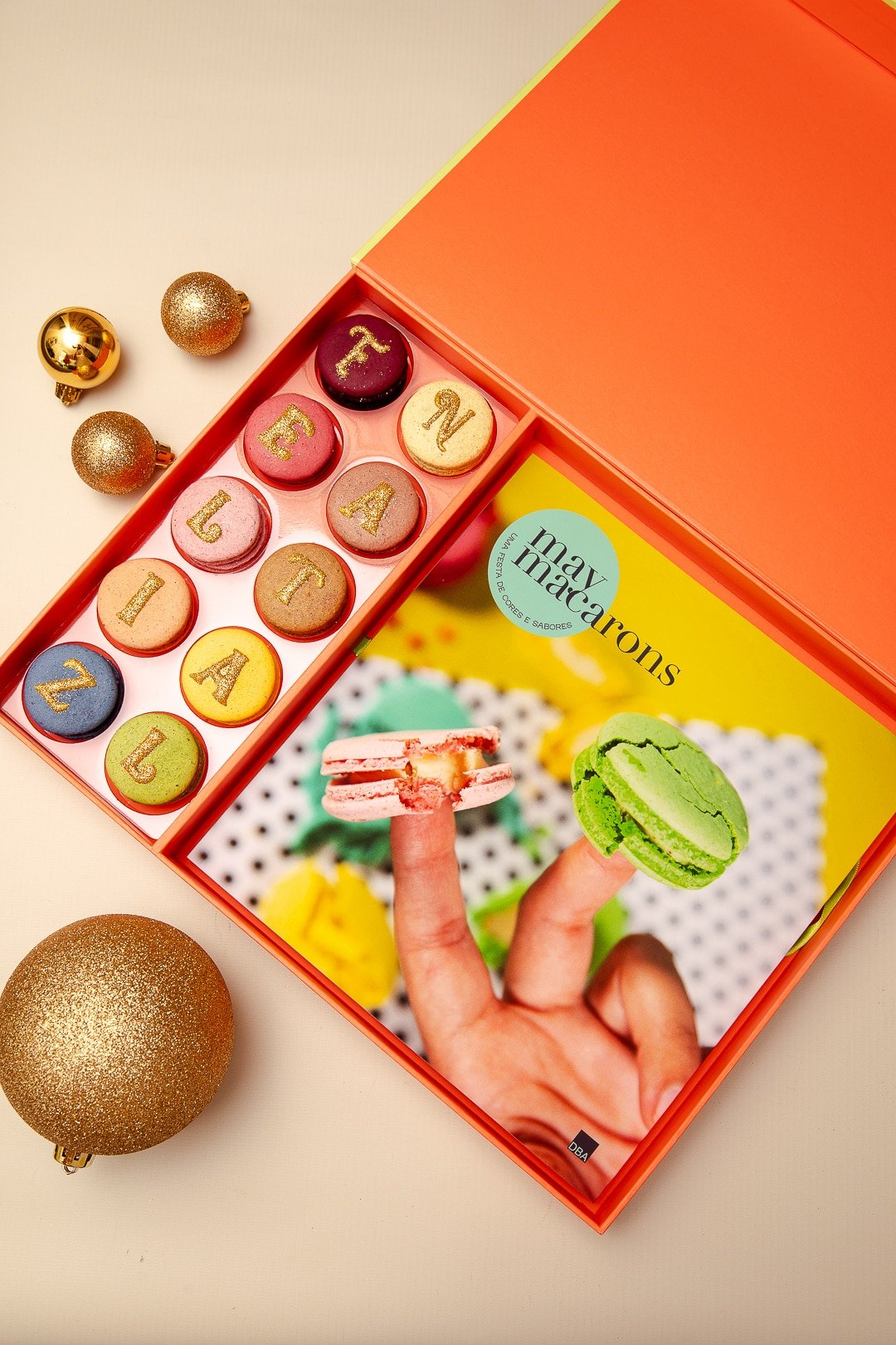 Kit livro May e 10 macarons - Natal